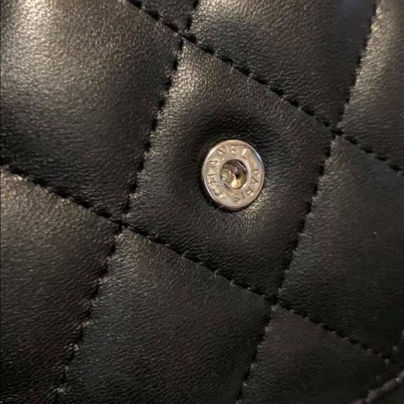 Gorgeous black lambskin Chanel WOC - Picture 8 of 8